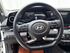 2023 Hyundai Elantra 1.5L CVT LUX Premium, белый — фото 11