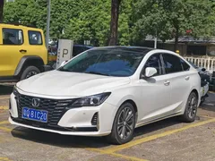 2022 Changan Raeton PLUS Blue Whale 1.5T DCT Premium, белый — фото 1