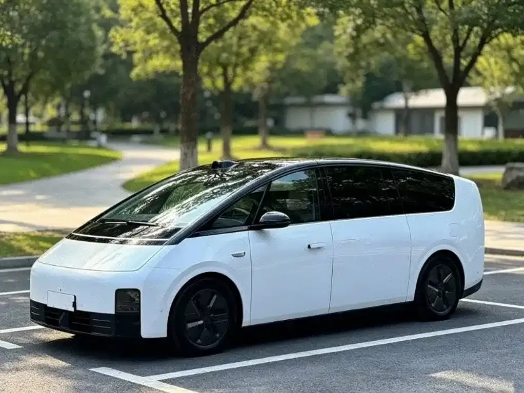 2024 Li Auto MEGA Ultra