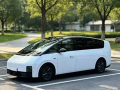 2024 Li Auto MEGA Ultra, белый — фото 1