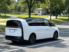 2024 Li Auto MEGA Ultra, белый — фото 3