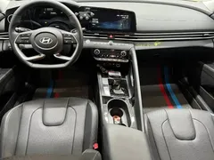 2023 Hyundai Elantra 1.5L CVT LUX Premium — фото 15