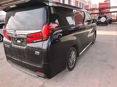 2023 Toyota Alphard 2.5L Hybrid Premium Gold, чёрный — фото 3