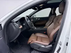 2023 Volvo XC60 4WD Luxury, белый — фото 4