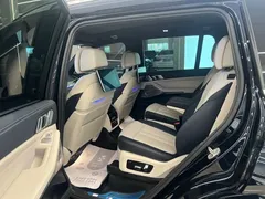 2021 BMW X7 xDrive40i Executive M Sport Package, чёрный — фото 8