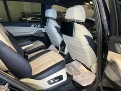 2021 BMW X7 xDrive40i Executive M Sport Package, чёрный — фото 19