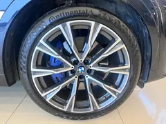 2021 BMW X7 xDrive40i Executive M Sport Package, чёрный — фото 24