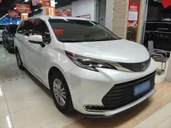 2021 Toyota Sienna 2.5L Hybrid Comfort, белый — фото 3