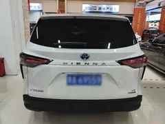 2021 Toyota Sienna 2.5L Hybrid Comfort, белый — фото 8