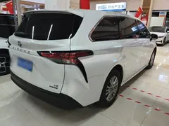 2021 Toyota Sienna 2.5L Hybrid Comfort, белый — фото 9