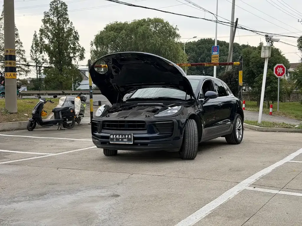 2022 Porsche Macan 2.0T
