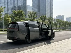 2024 Li Auto MEGA Ultra, чёрный — фото 6