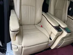 2021 Toyota Alphard Hybrid 2.5L Premium, чёрный — фото 26