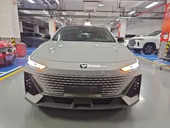 2022 Changan UNI-V 1.5T Premium — фото 3