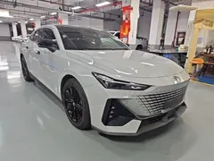 2022 Changan UNI-V 1.5T Premium — фото 4