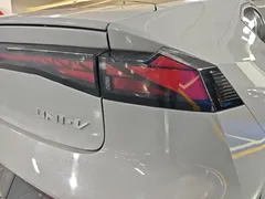 2022 Changan UNI-V 1.5T Premium — фото 8
