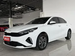 2023 Kia Cerato 1.5L CVT Luxury, белый — фото 1
