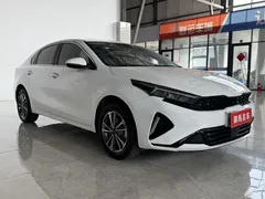 2023 Kia Cerato 1.5L CVT Luxury, белый — фото 3