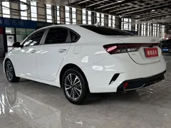 2023 Kia Cerato 1.5L CVT Luxury, белый — фото 4