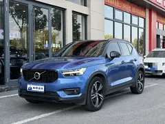 2021 Volvo XC40 4WD Sport, синий — фото 1