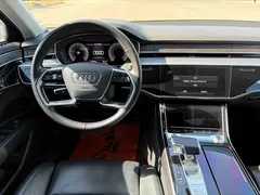 2022 Audi A8L 50 TFSI quattro Comfort Collector's Edition, чёрный — фото 8