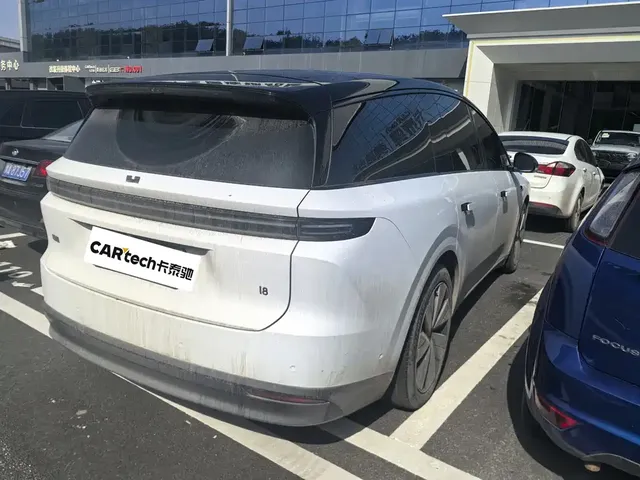 2025 Li Auto i8 Standard