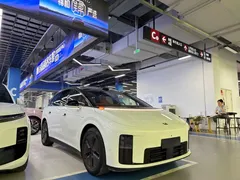 2025 Li Auto i8 Standard, белый — фото 3