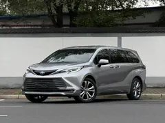 2023 Toyota Sienna 2.5L Hybrid Premium — фото 1