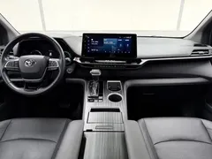 2023 Toyota Sienna 2.5L Hybrid Premium — фото 3