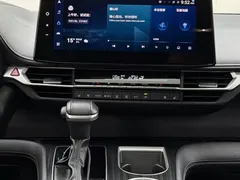 2023 Toyota Sienna 2.5L Hybrid Premium — фото 4