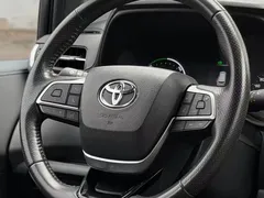 2023 Toyota Sienna 2.5L Hybrid Premium — фото 5