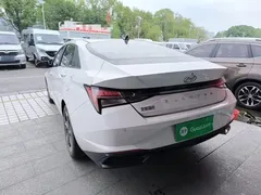 2021 Hyundai Elantra 1.5L CVT LUX Premium, белый — фото 5