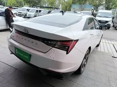 2021 Hyundai Elantra 1.5L CVT LUX Premium, белый — фото 7