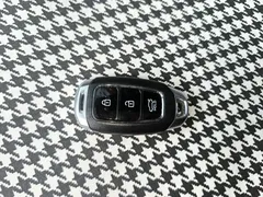 2021 Hyundai Elantra 1.5L CVT LUX Premium, белый — фото 9