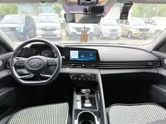 2021 Hyundai Elantra 1.5L CVT LUX Premium, белый — фото 10