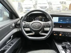 2021 Hyundai Elantra 1.5L CVT LUX Premium, белый — фото 11