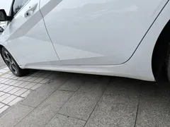 2021 Hyundai Elantra 1.5L CVT LUX Premium, белый — фото 22