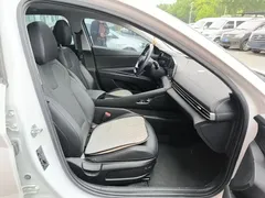 2021 Hyundai Elantra 1.5L CVT LUX Premium, белый — фото 25