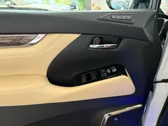 2021 Toyota Alphard Hybrid 2.5L Premium, белый — фото 12