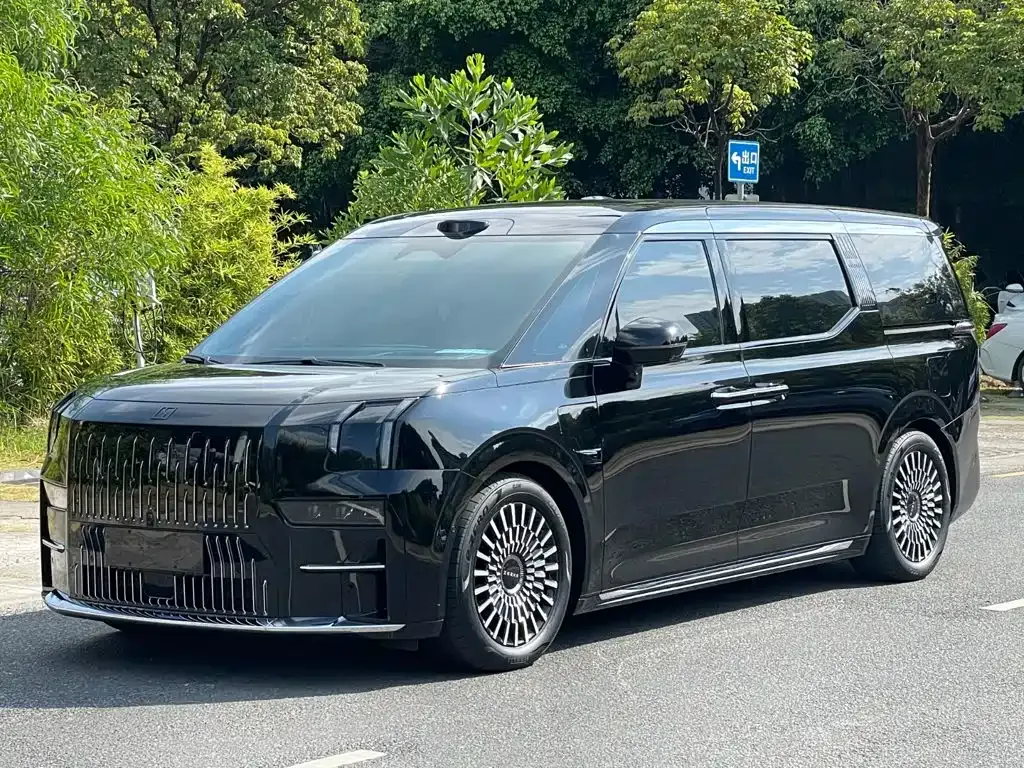 2024 Zeekr 009 7 seats 108kWh
