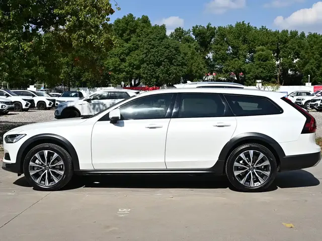 2021 Volvo V90 Cross Country B5 AWD