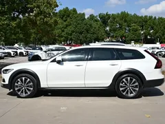 2021 Volvo V90 Cross Country B5 AWD, белый — фото 2
