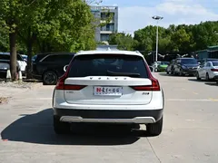 2021 Volvo V90 Cross Country B5 AWD, белый — фото 4