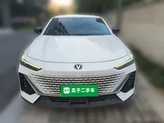 2023 Changan UNI-V 1.5T Premium, белый — фото 2