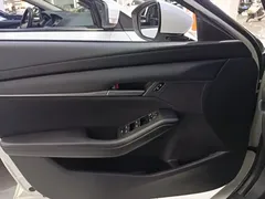 2023 Mazda 3 2.0L AT, белый — фото 7