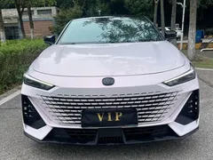 2022 Changan UNI-V 1.5T Premium — фото 2