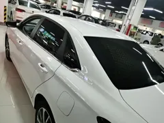 2022 Geely Emgrand 4th Gen 1.5L CVT Premium, белый — фото 5