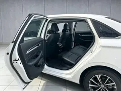 2022 Geely Emgrand 4th Gen 1.5L CVT Premium, белый — фото 6