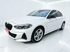 2022 BMW 1 Series 120i M Sport, белый — фото 1