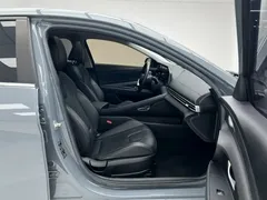 2022 Hyundai Elantra 1.5L CVT LUX Premium — фото 8
